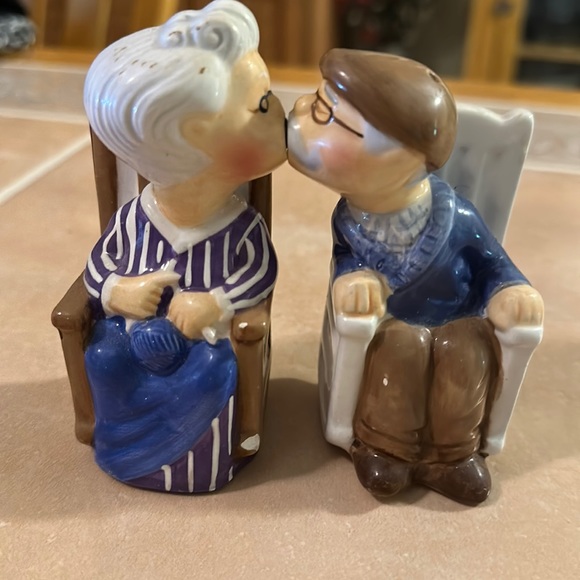 Other - VTG🌻Rocking Chair Couple Salt/Pepper Shakers